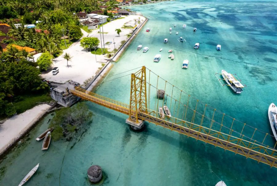 Nusa Lembongan là hòn đảo nhỏ xinh nằm giữa làn nước xanh ngọc bích 