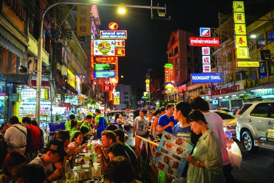 Đừng quên thưởng thức hương vị đường phố đặc sắc ở Chinatown Bangkok về đêm