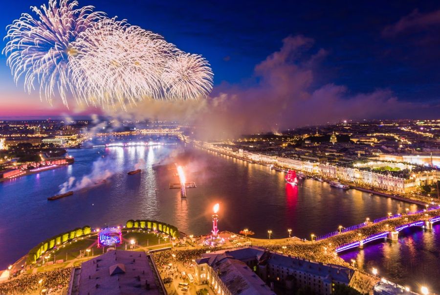 Những màn trình diễn pháp hoa mãn nhãn trên sông Neva