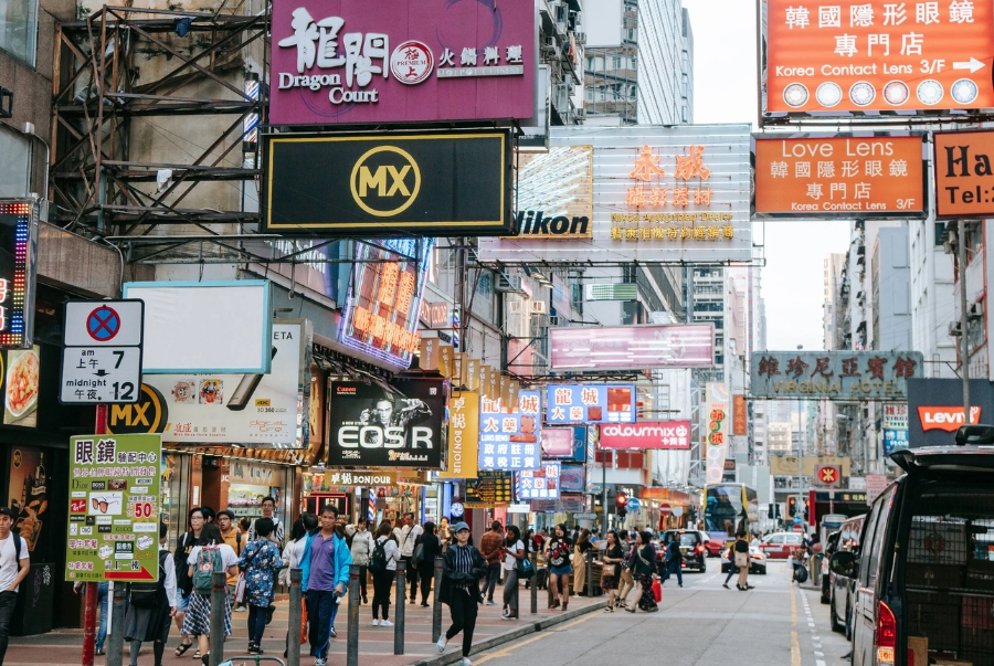Mong Kok là một trong những khu phố mua sắm sầm uất nhất tại Hong Kong