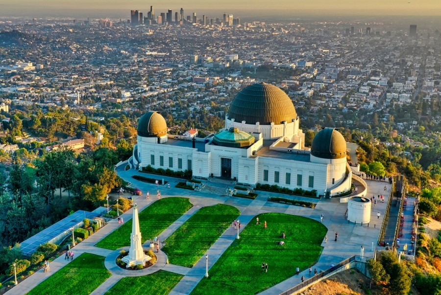 Griffith Observatory là một đài quan sát thiên văn công cộng nằm trong công viên Griffith