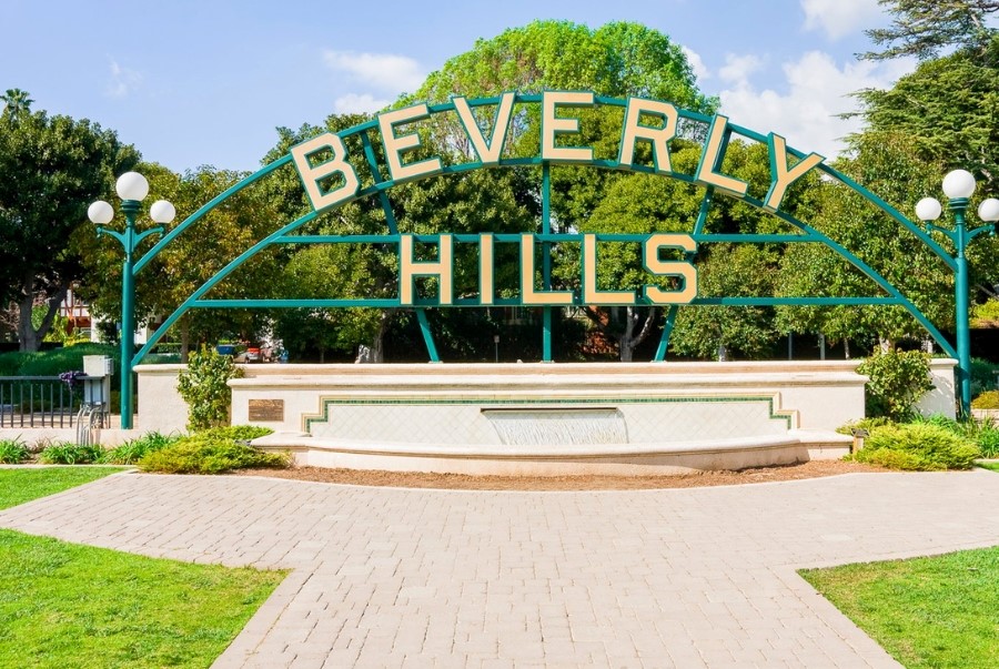 Beverly Hills là một thành phố độc lập nằm giáp Los Angeles