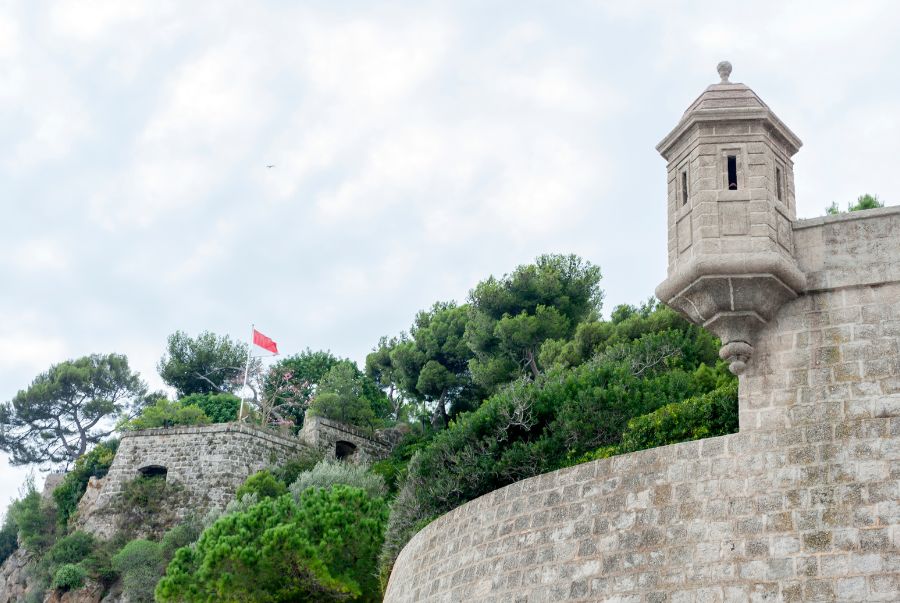 Fort Antoine là địa điểm mang đậm dấu ấn quân sự ấn tượng