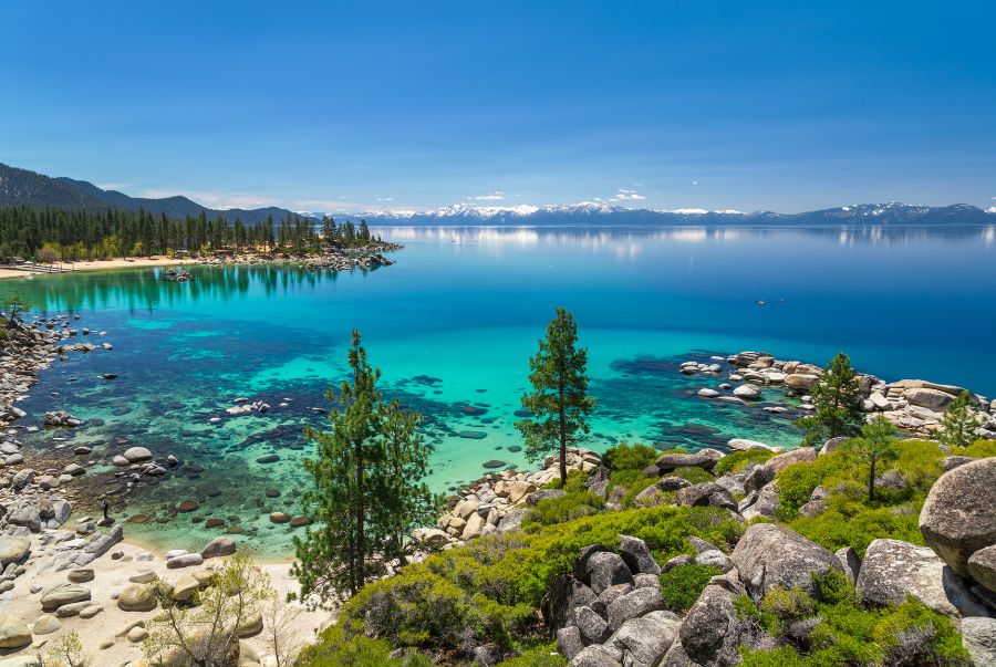 Hồ Tahoe là hồ nước ngọt lớn nhất nước Mỹ với vẻ đẹp cực phẩm