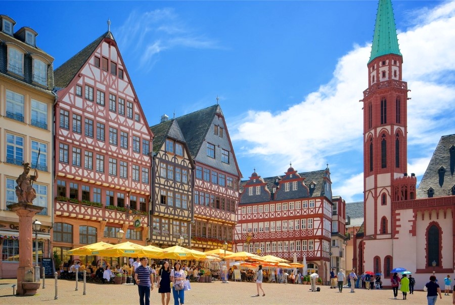 Tòa thị chính Römer là biểu tượng chính trị và lịch sử quan trọng của thành phố Frankfurt từ thế kỷ 15.