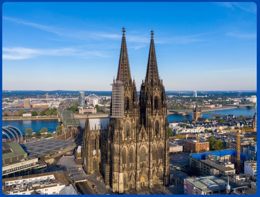 Nhà thờ Cologne gây ấn tượng với lối kiến trúc Gothic tráng lệ
