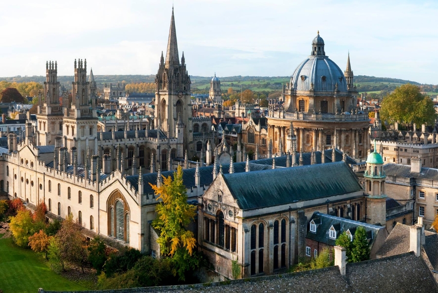 Toàn cảnh trên cao của Đại học Oxford vào đầu thu