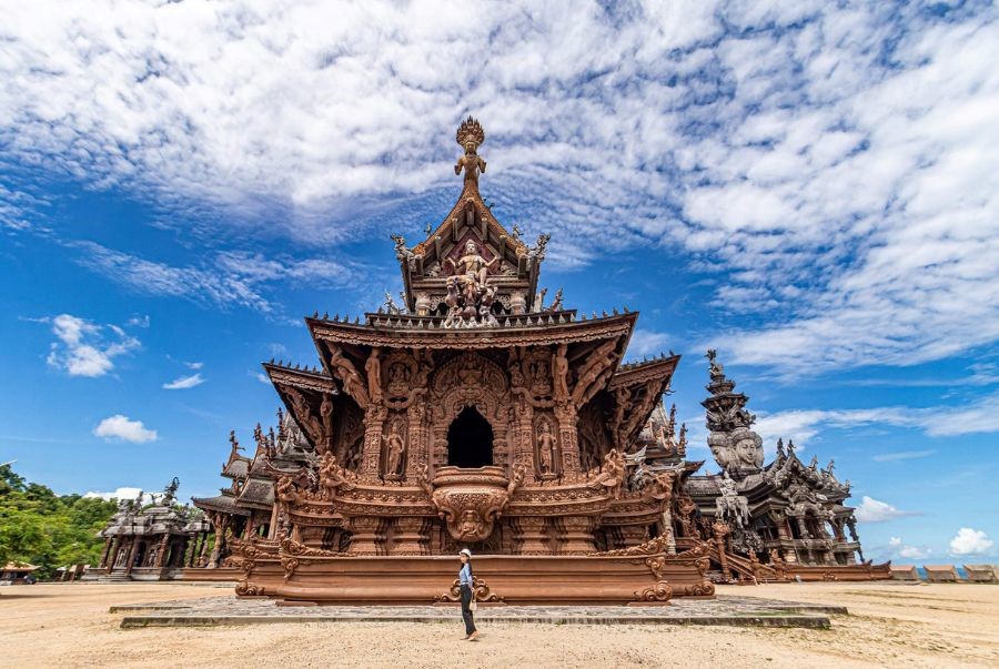 Lâu đài sự thật là một công trình gỗ với kiến trúc vô cùng tinh xảo