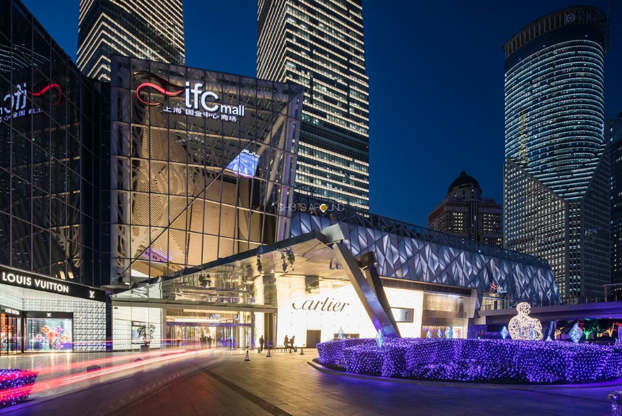 IFC Mall Shanghai là trung tâm thương mại cao cấp nằm tại khu Phố Đông