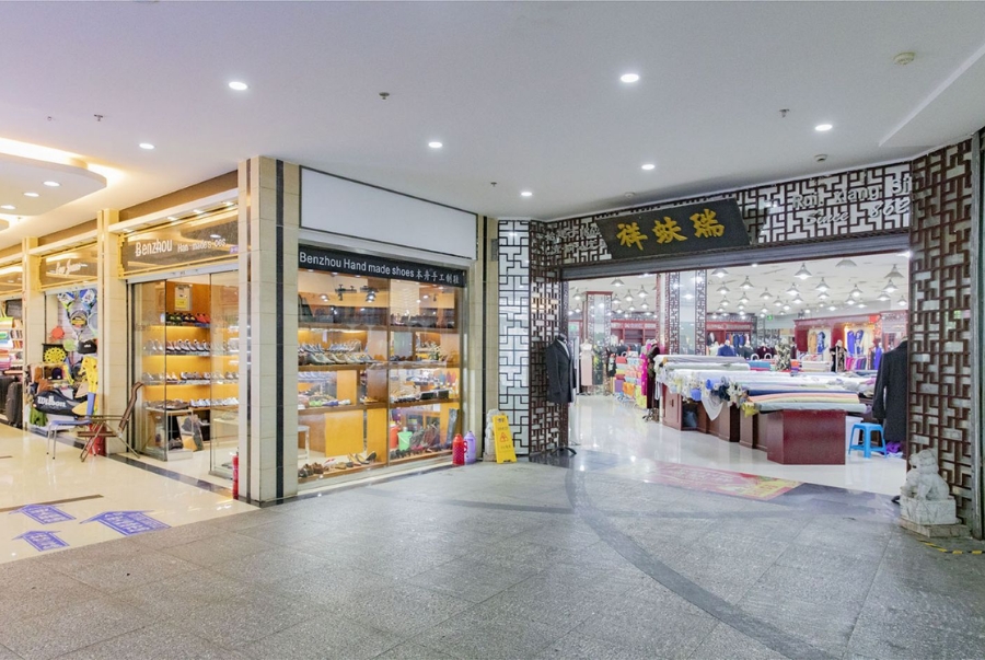 AP Plaza Shanghai là khu mua sắm nằm dưới ga tàu điện ngầm