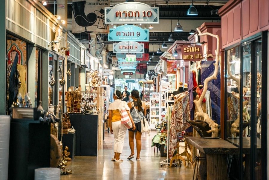 Các gian hàng tại Asiatique được thiết kế như bến cảng cổ rất độc đáo