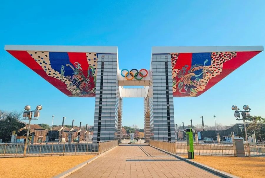 Check-in cổng chào Olympic Park, biểu tượng Thế vận hội Seoul 1988