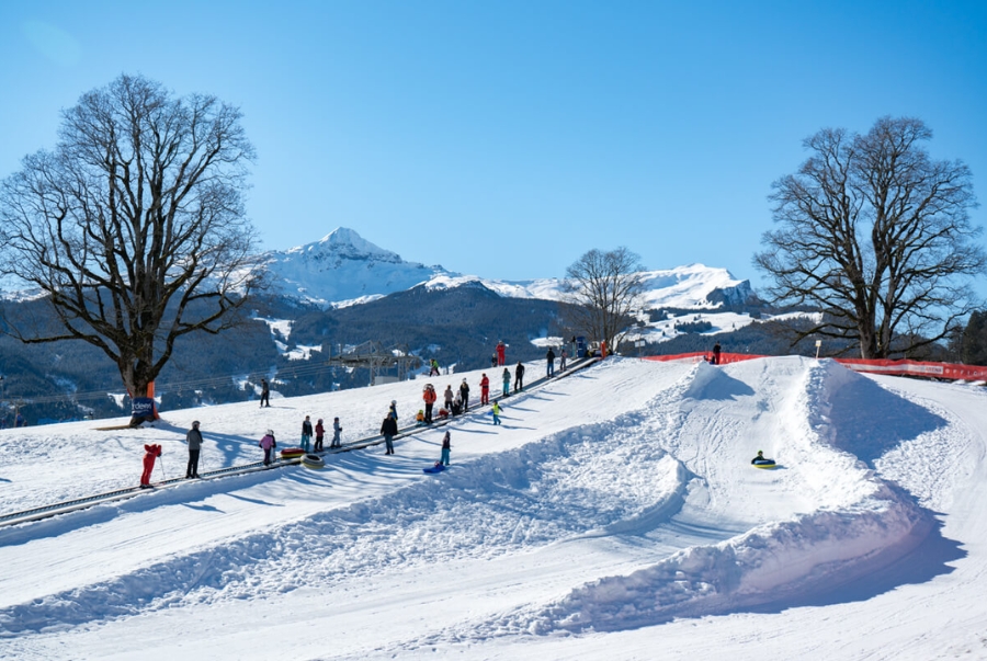  Leo núi bang và trượt tuyết là những trải nghiệm không thể bỏ qua khi ghé thăm nơi đây
