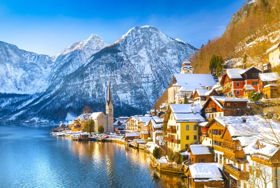 Mỗi khi đông về ngôi làng Hallstatt càng trở nên thơ mộng và cổ kính hơn