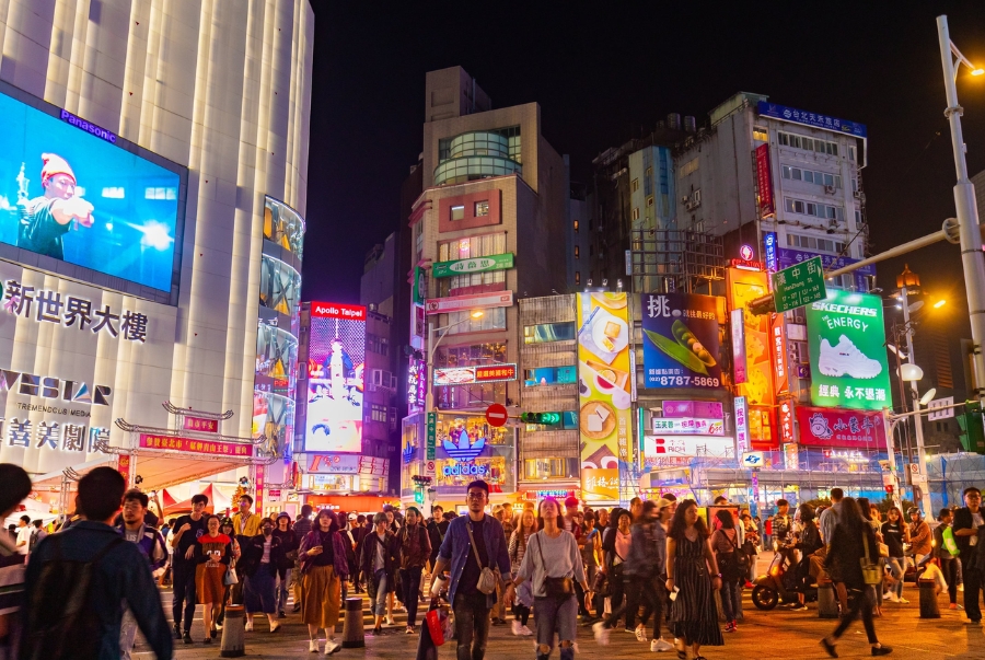 Chợ đêm Tây Môn Đinh là một trong những khu phố ăn uống và mua sắm nhộn nhịp nhất của Đài Bắc