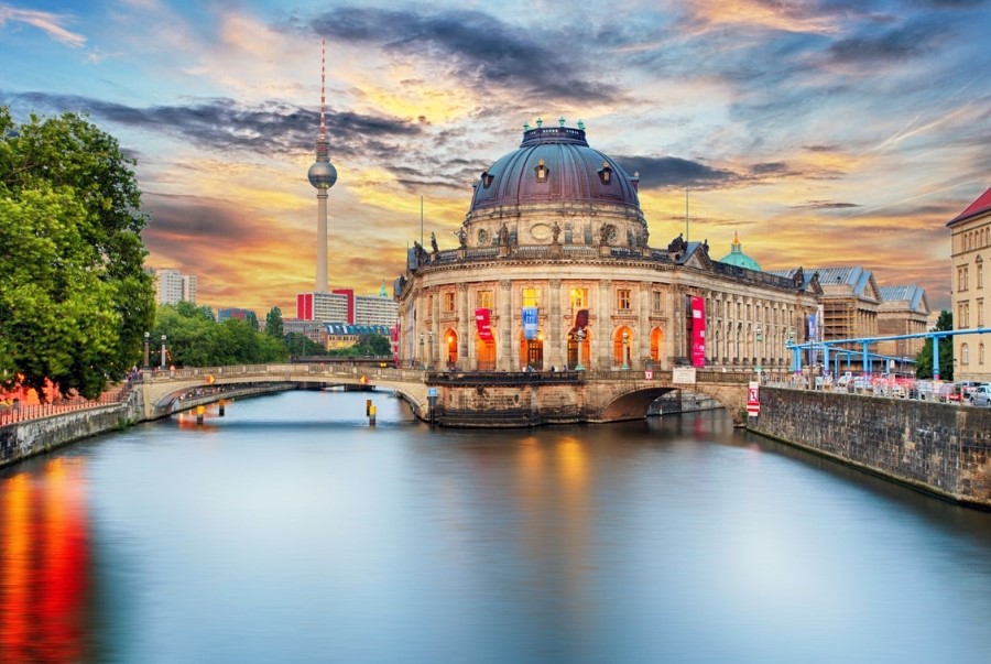 Đảo Bảo tàng Museum Island nằm giữa dòng sông Spree thơ mộng