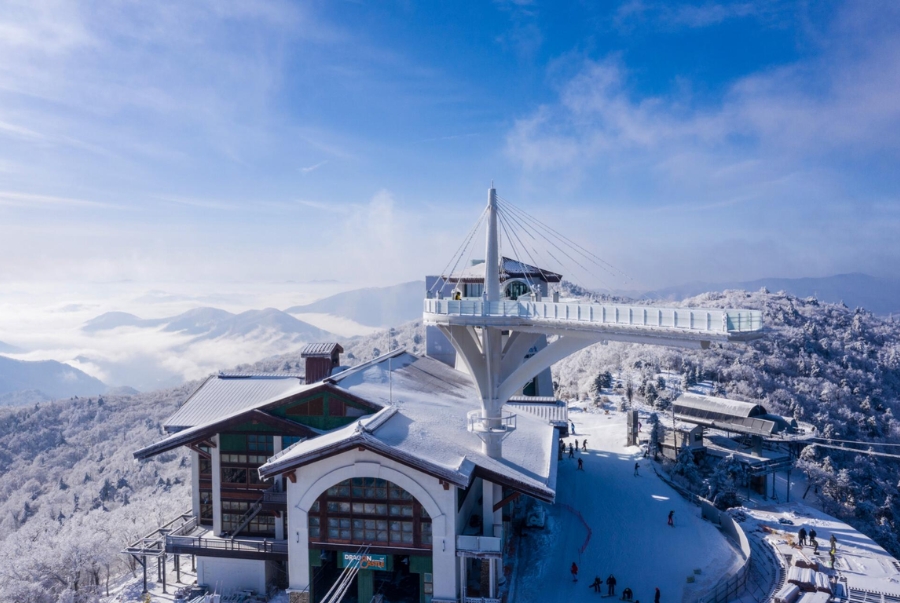 Yongpyong Resort là khu trượt tuyết nằm trên dãy núi Balwangsan hùng vĩ với độ cao hơn 1450 mét
