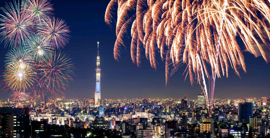 Lễ hội pháo hoa Sumidagawa thu hút hàng triệu người đến xem mỗi năm