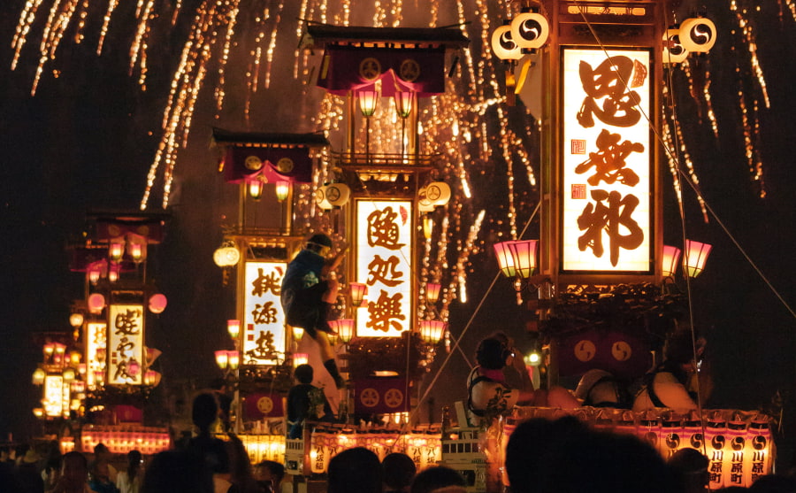 Lễ hội Abare là một trong những lễ hội truyền thống đầy kịch tính thu hút đông đảo du khách khi đi du lịch Nhật Bản