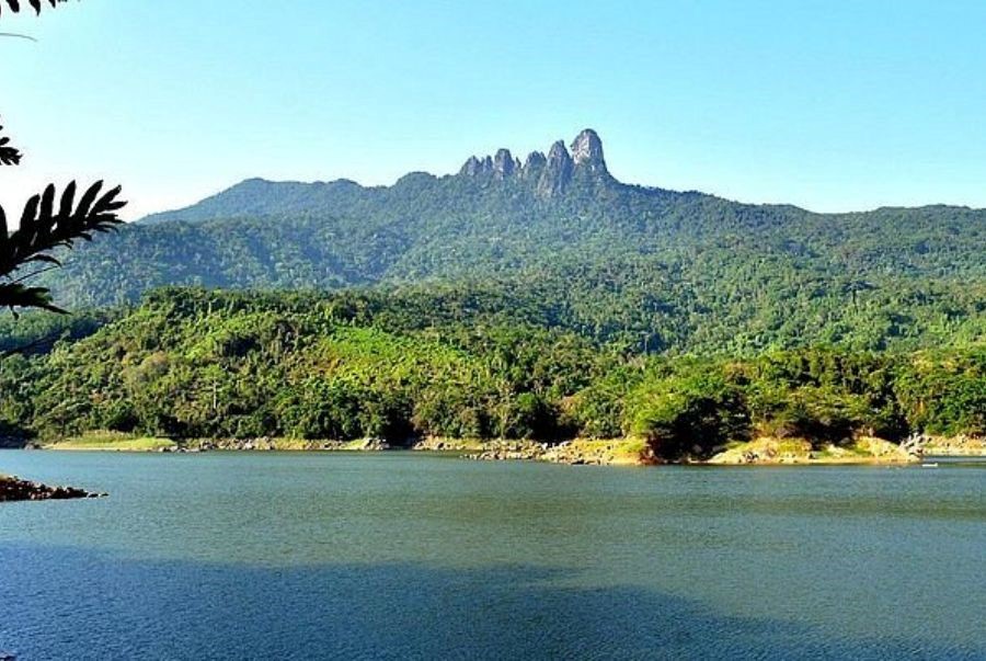 Núi Ngũ Chỉ – biểu tượng linh thiêng giữa đại ngàn xanh thẳm đảo Hải Nam