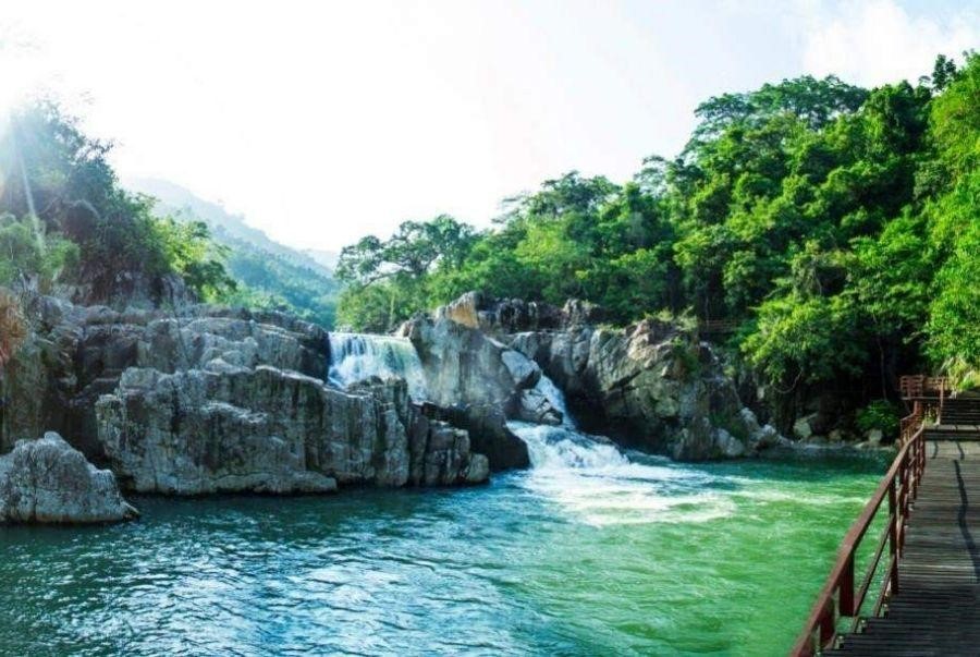 Yanoda – công viên rừng nhiệt đới nổi tiếng với thác nước và cảnh quan hoang sơ