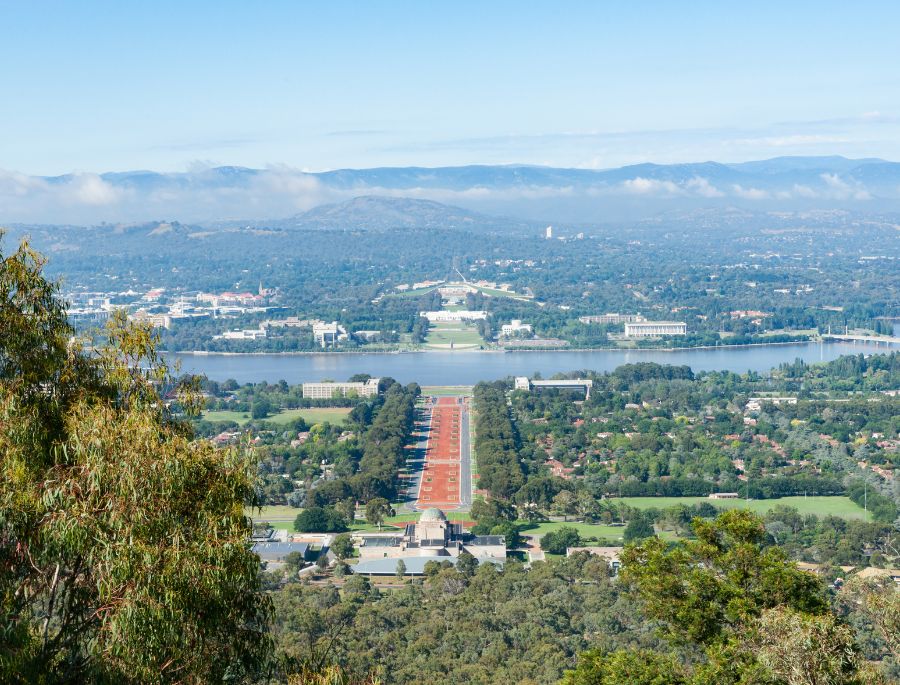 Núi Ainslie là điểm đến lý tưởng để chiêm ngưỡng toàn bộ vẻ đẹp của thủ đô Canberra từ trên cao