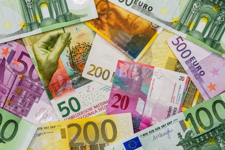 Đồng tiền chính thức của Thụy Sĩ là Franc Thụy Sĩ (CHF)