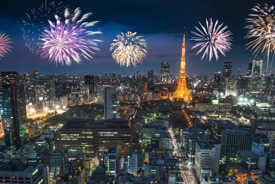 Khung cảnh những màn pháo hoa rực rỡ sắc màu tại Tokyo