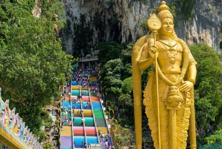  Tượng thần Murugan dát vàng cao gần 43 mét