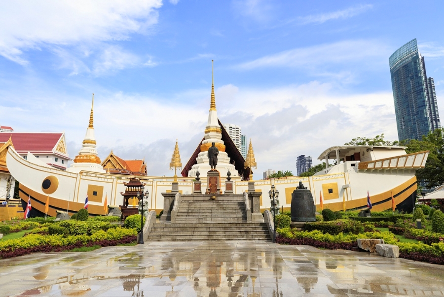 Wat Yannawa có kiến trúc vô cùng độc đáo với phần thân chùa được thiết kế hình con thuyền