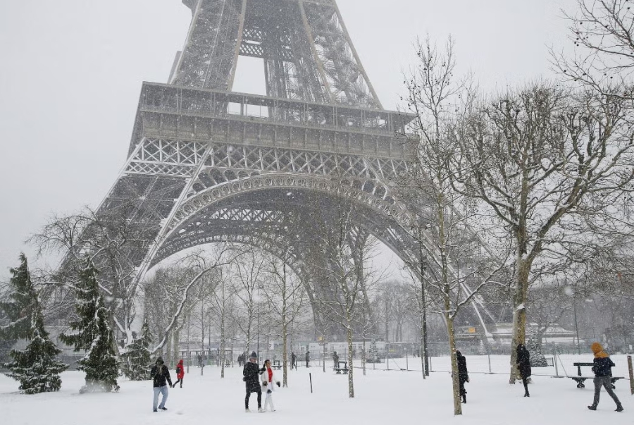 Tháp Eiffel nổi tiếng là biểu tượng của nước Pháp
