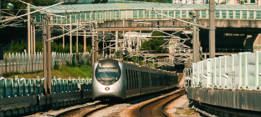 Hệ thống giao thông công cộng tại Hồng Kông được đánh giá là một trong những hệ thống hiệu quả, hiện đại và tiện lợi nhất thế giới