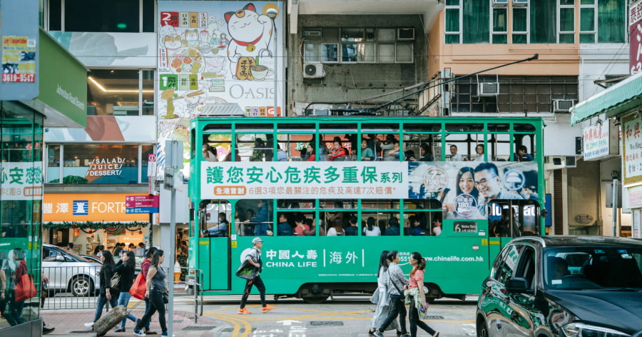 Trải nghiệm xe buýt hai tầng độc đáo, mang lại tầm nhìn tuyệt vời ra cảnh quan đô thị sôi động