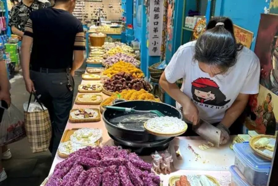 Dạo quanh phố cổ Ciqikou để thưởng thức những món ăn vặt thơm ngon
