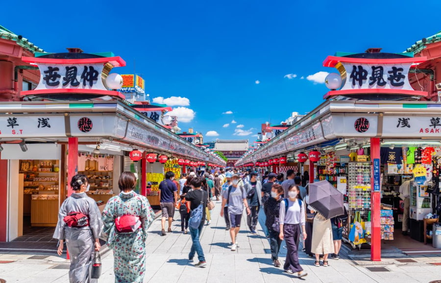 Asakusa mang đến một trải nghiệm mua sắm độc đáo, đậm chất truyền thống và hoài cổ