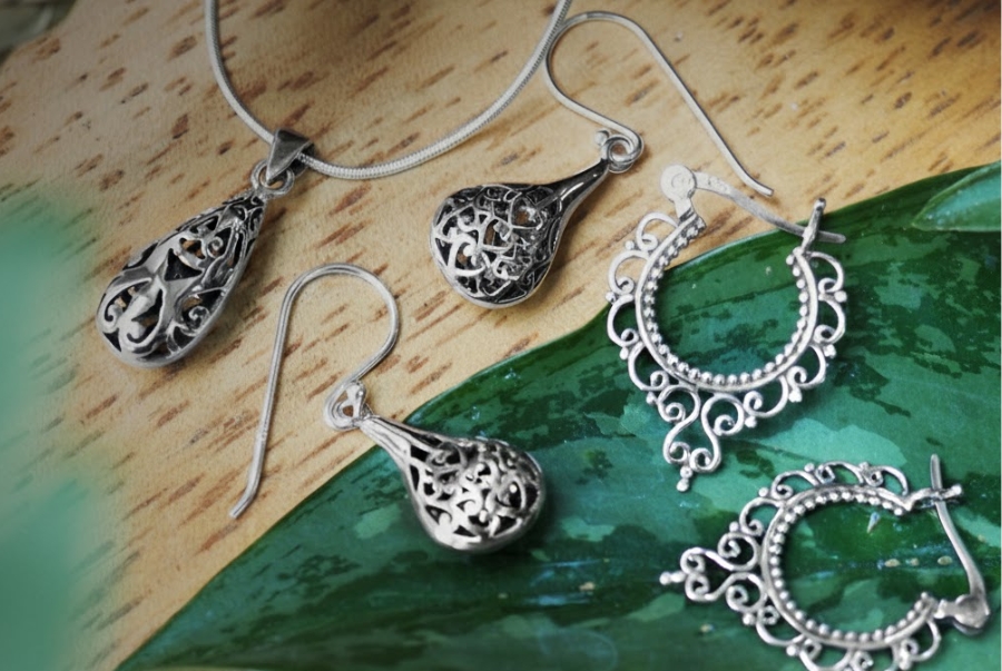 Bali nổi tiếng với nghề chế tác bạc thủ công nên du khách đừng bỏ qua món quà này nhé