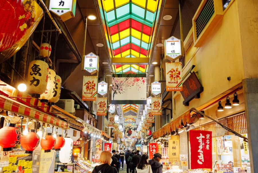 Chợ Nishiki có lịch sử hình thành hơn 400 năm quy tụ hàng trăm gian hàng gia truyền