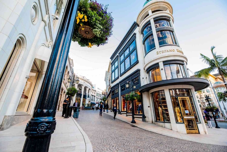 Rodeo Drive được xem là biểu tượng rõ nét nhất cho sự xa hoa và đẳng cấp tại Los Angeles