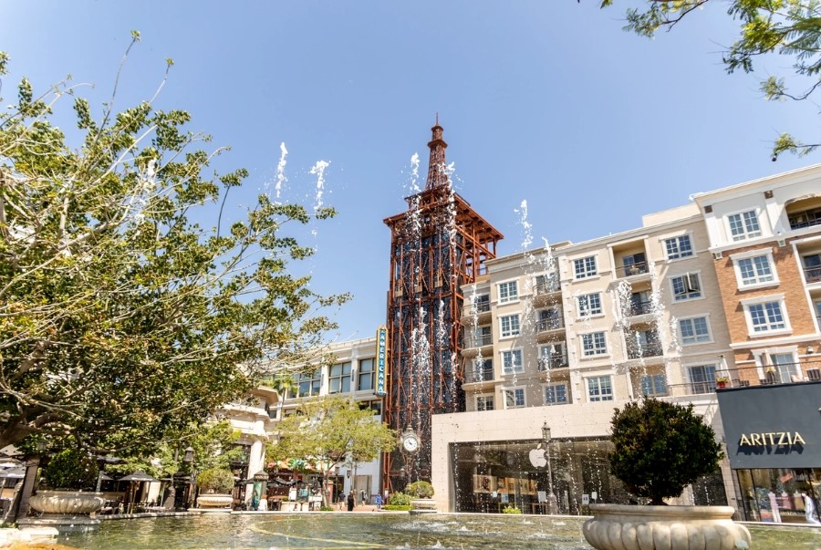 Americana at Brand là khu phức hợp mua sắm và giải trí ngoài trời có quy mô lớn tại Glendale