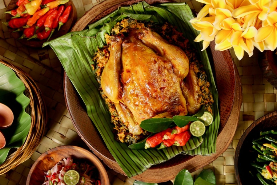Ayam Betutu là món gà nhồi gia vị truyền thống nổi tiếng của Bali