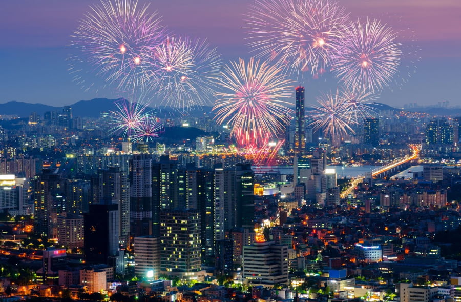 Hàn Quốc vào mùa thu bỗng trở nên đặc biệt hơn chính là những lễ hội truyền thống rực rỡ sắc màu