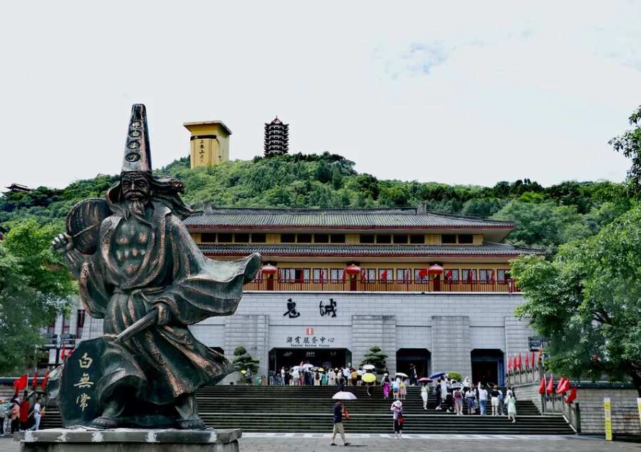 Fengdu được mệnh danh là "cửa ngõ đến địa ngục" trong văn hóa dân gian Trung Quốc