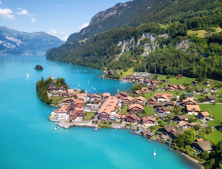 Interlaken được xem là một trong những điểm đến năng động và ấn tượng bậc nhất tại Thụy Sĩ