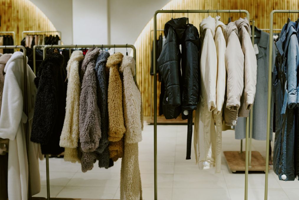 Các trang phục dày, có tính giữ ấm luôn là sự lựa chọn hàng đầu của du khách