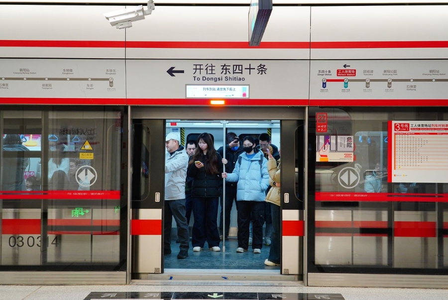 Di chuyển bằng tàu điện ngầm tại Trung Quốc vô cùng đơn giản và tiện lợi cho du khách