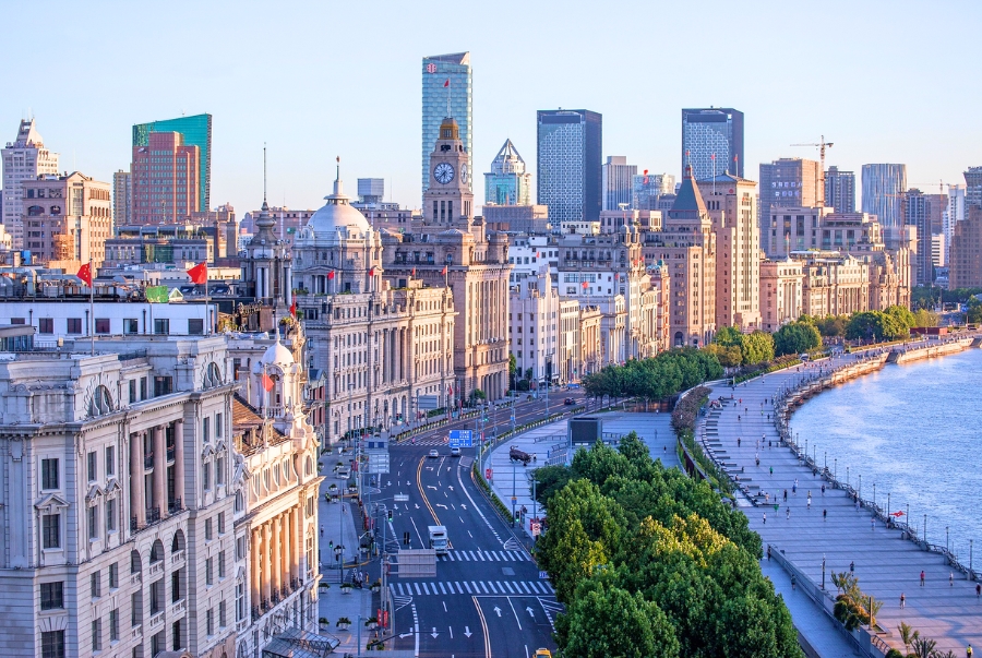 Bến Thượng Hải nằm dọc bờ Tây của sông Hoàng Phố