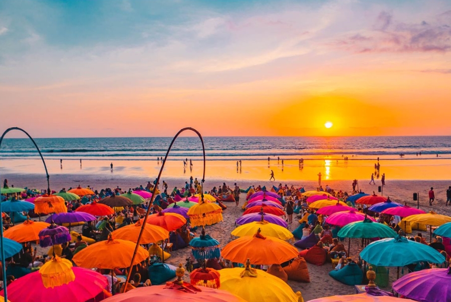 Biển Seminyak mang đến du khách một không khí vô cùng sôi động