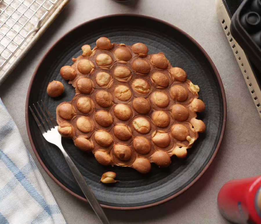 Eggettes là món ăn vặt đường phố được yêu thích bởi cả người dân địa phương và du khách