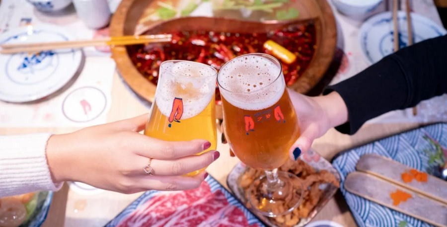 Bia thủ công tại các quán pub địa phương là một trải nghiệm vô cùng thú vị dành cho du khách khi đến Hồng Kông