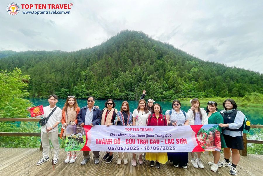 Đoàn Khách Top Ten Travel tới tham quan và khám phá các điểm đến nổi tiếng tại Cửu Trại Câu